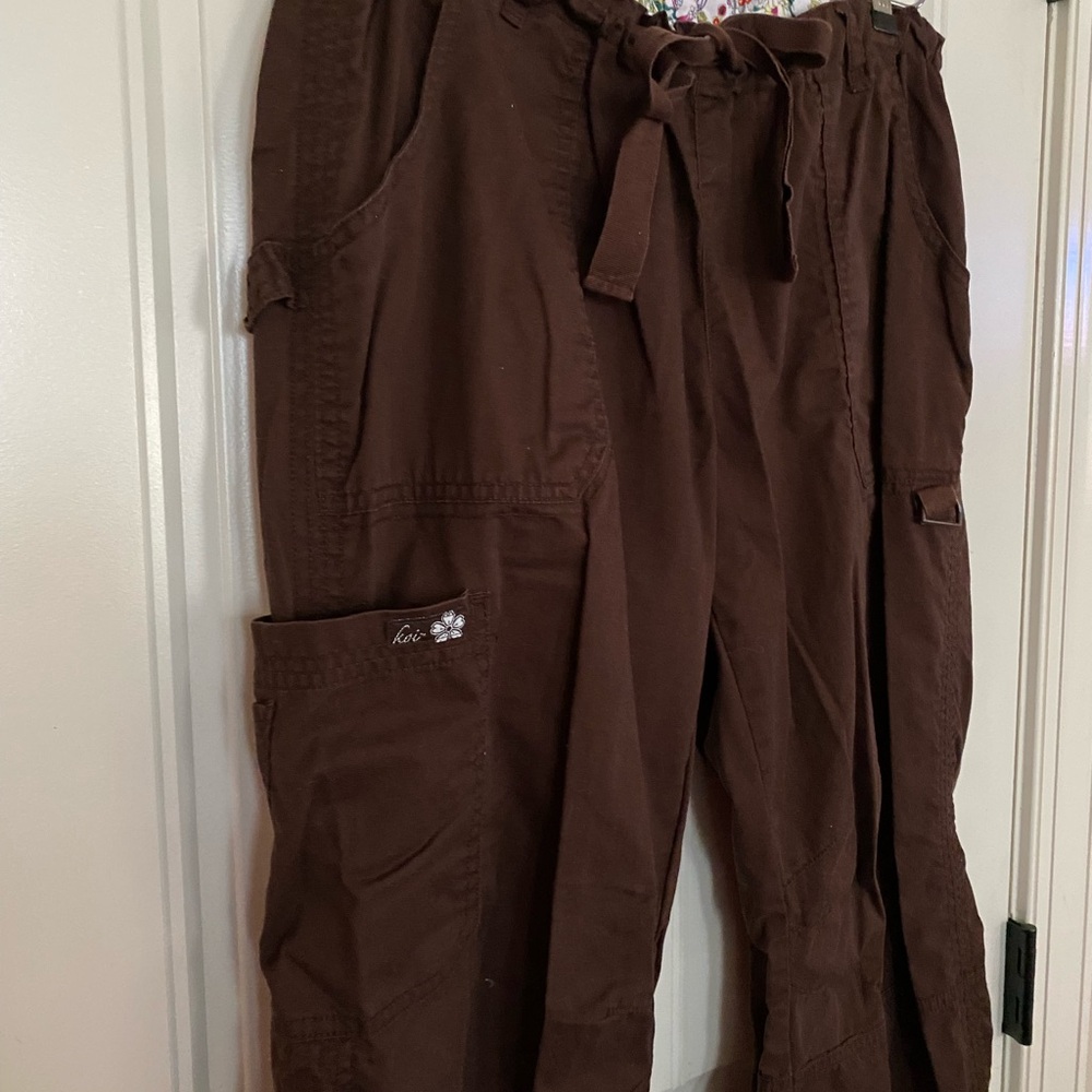 Dark brown KOI scubpants cargo style women’s Large